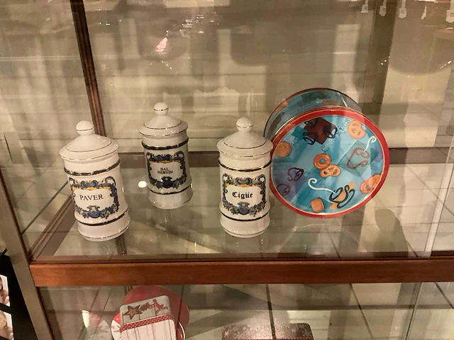 Partij vintage porselein apotheekpotten en bewaardozen (circa 35x) - afbeelding 11 van  11