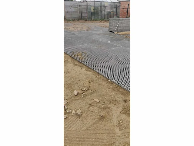Partij vloerroosters versterkt kunststof - afbeelding 16 van  18