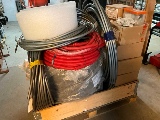 Partij vloerverwarmingsmaterialen viessmann - afbeelding 1 van  9