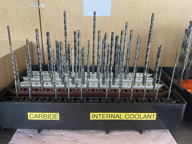 Partij volhardmetalen boor met inwendige koeling - afbeelding 1 van  5