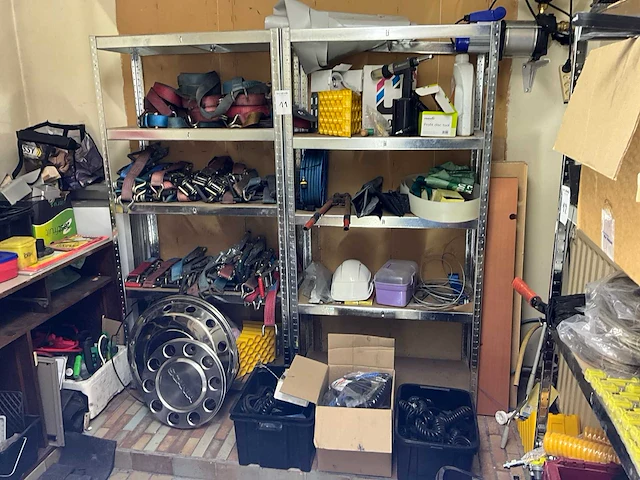 Partij vrachtwagen en opleggeraccessoires - afbeelding 1 van  7
