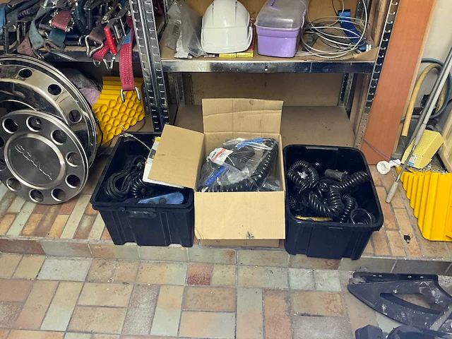 Partij vrachtwagen en opleggeraccessoires - afbeelding 2 van  7