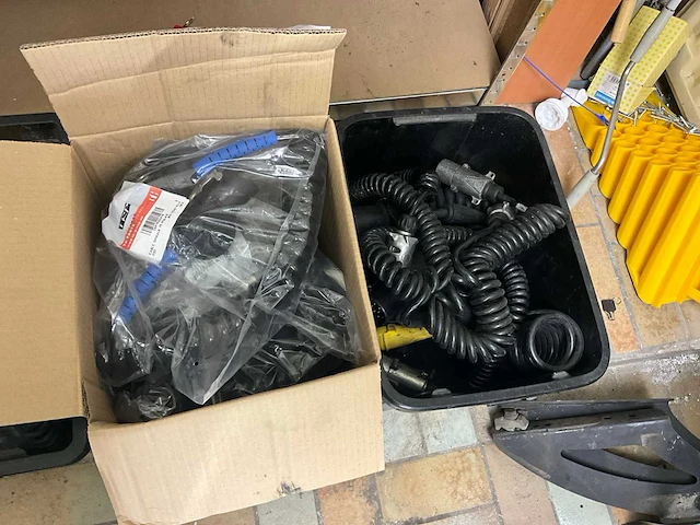 Partij vrachtwagen en opleggeraccessoires - afbeelding 7 van  7