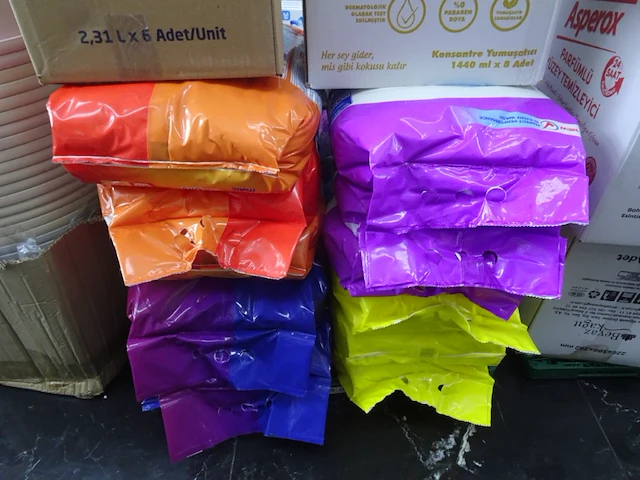 Partij wasmiddel + plastic wasbakjes - afbeelding 7 van  10
