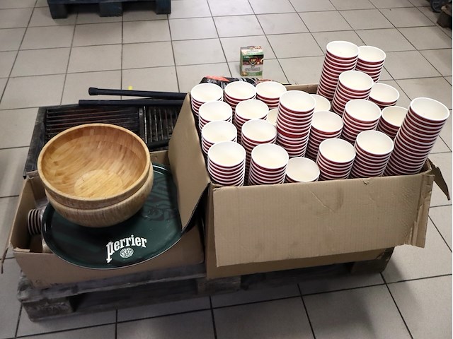 Partij wegwerp bekers - afbeelding 1 van  4