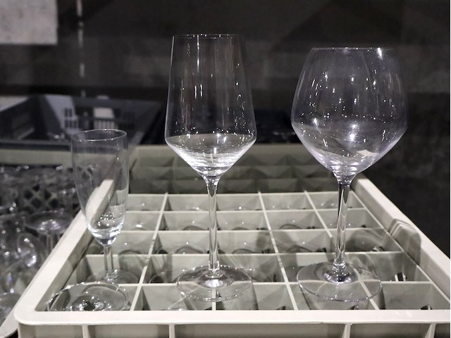 Partij wijn – en chapgne glazen - afbeelding 1 van  5