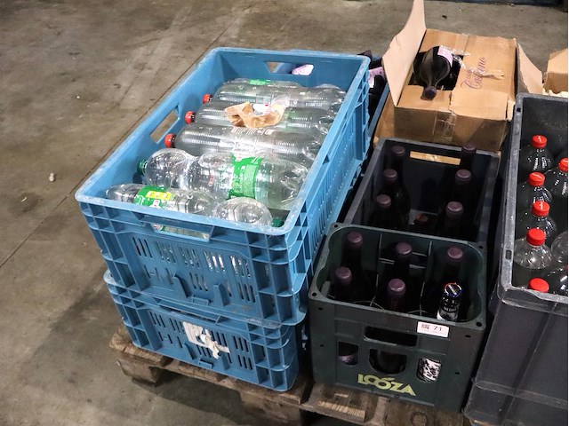 Partij wijn en water - afbeelding 1 van  5