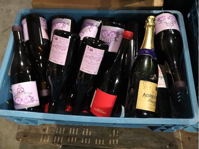 Partij wijn en water - afbeelding 2 van  5