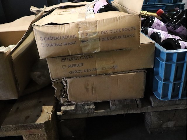 Partij wijn en water - afbeelding 4 van  5