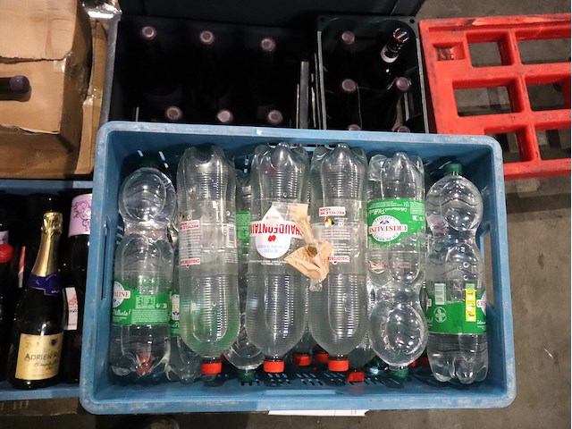 Partij wijn en water - afbeelding 5 van  5