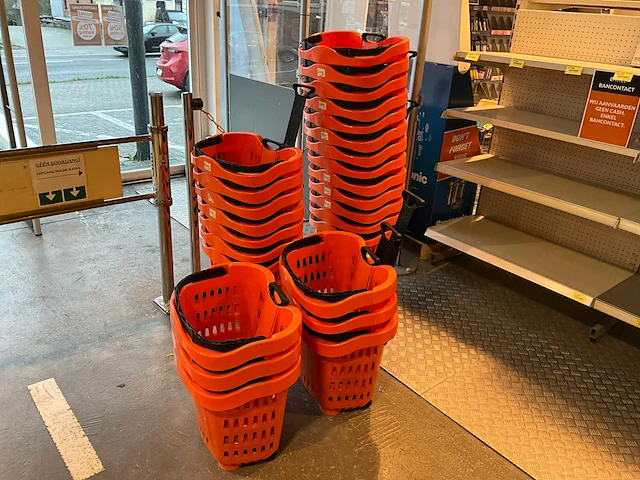 Partij winkelmandjes & karren - afbeelding 2 van  8