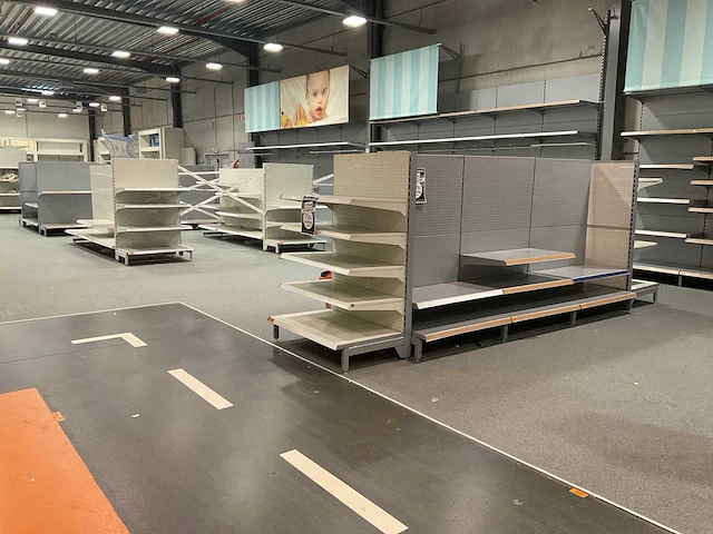 Partij winkelstellingen en winkelinrichting - afbeelding 1 van  6