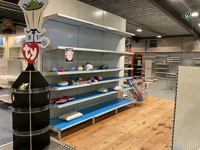 Partij winkelstellingen - afbeelding 13 van  56