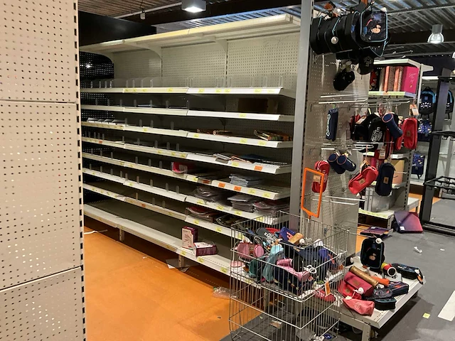 Partij winkelstellingen - afbeelding 40 van  56