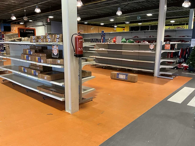 Partij winkelstellingen - afbeelding 50 van  56