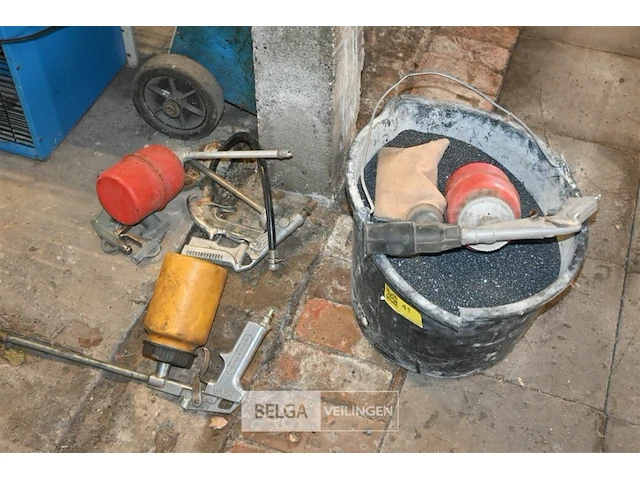 Partij zandstraalgereedschap - afbeelding 1 van  5