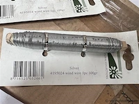 Partij zliverdraad op houten stokjes - afbeelding 1 van  3