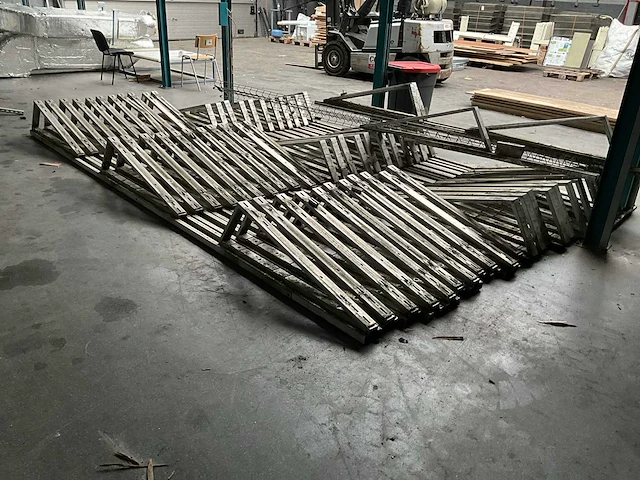 Partij zonnepaneelhouders met omvormers - afbeelding 2 van  7