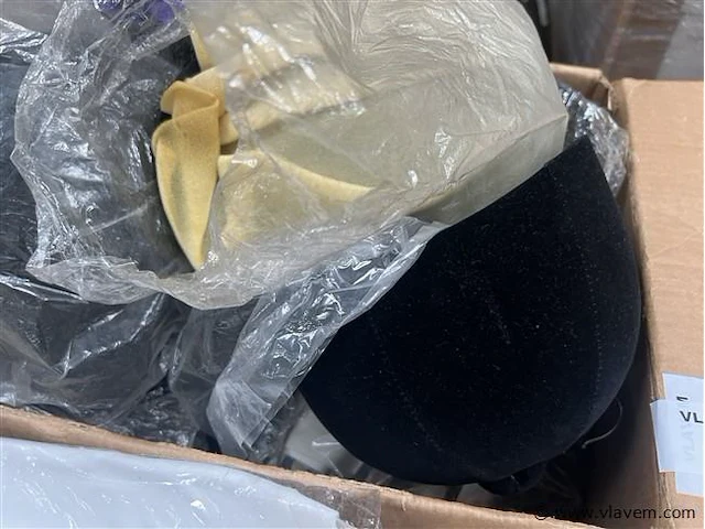 Partijj paardensport toebehoren - afbeelding 1 van  3