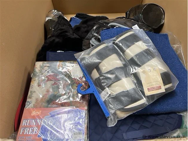 Partijj paardensport toebehoren - afbeelding 1 van  4