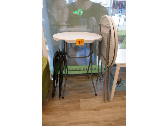 Party tafels + klapstoelen - afbeelding 1 van  3