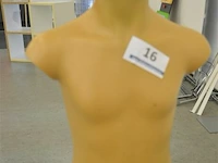 Paspop kind met voet h 115 - afbeelding 2 van  2
