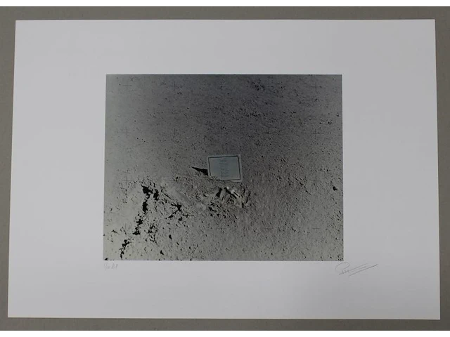 Paul van hoeydonck - fallen astronaut - afbeelding 1 van  3