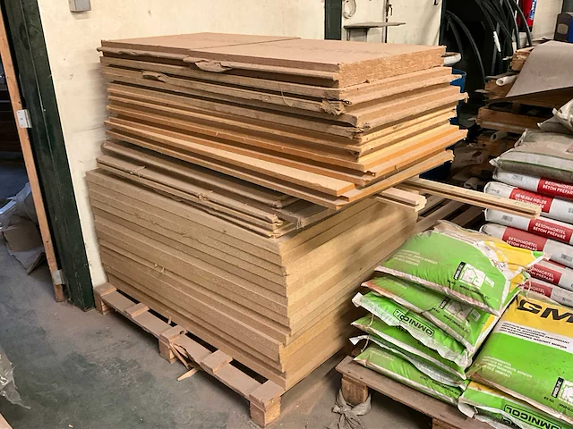 Pavatex diverse multiplex platen - afbeelding 1 van  10