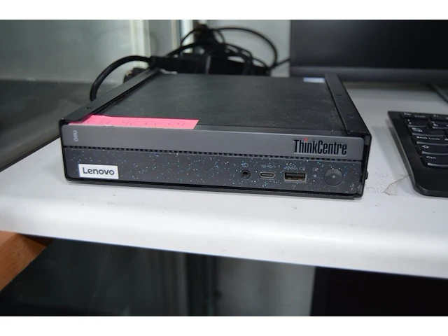 Pc bestaande uit centrale eenheid lenovo think center 12ln, monitor dell flat panel p2722he , toetsenbord lenovo , draadloze muis logitech (8,18,19,21) - afbeelding 2 van  7