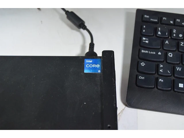 Pc bestaande uit centrale eenheid lenovo think center 12ln, monitor dell flat panel p2722he , toetsenbord lenovo , draadloze muis logitech (8,18,19,21) - afbeelding 5 van  7