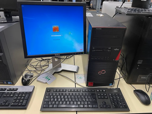 Pc - afbeelding 1 van  6