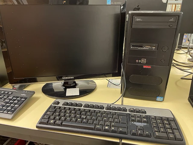 Pc - afbeelding 1 van  2