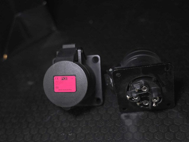 Pce - chassis female 380/16/4 - black - other electrical accessories (2x) - afbeelding 2 van  2