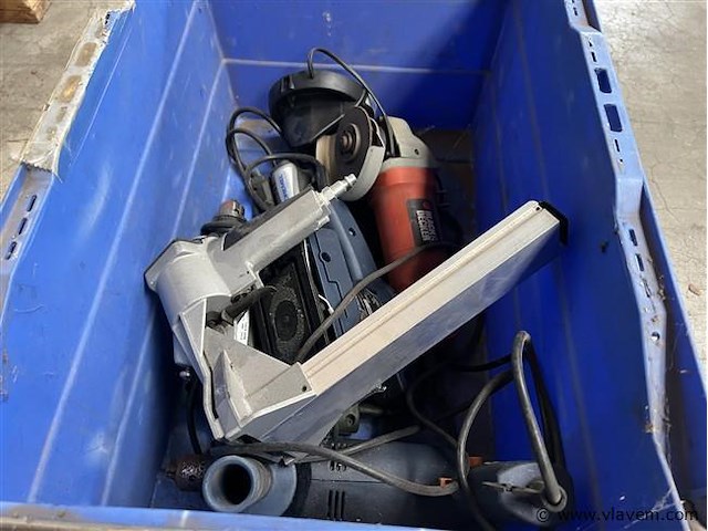 Pcv bak, inh. div. gereedschap, (zonder pallet) - afbeelding 1 van  1