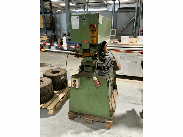 Peddinghaus 28/40h pons- en knipmachine - afbeelding 7 van  12