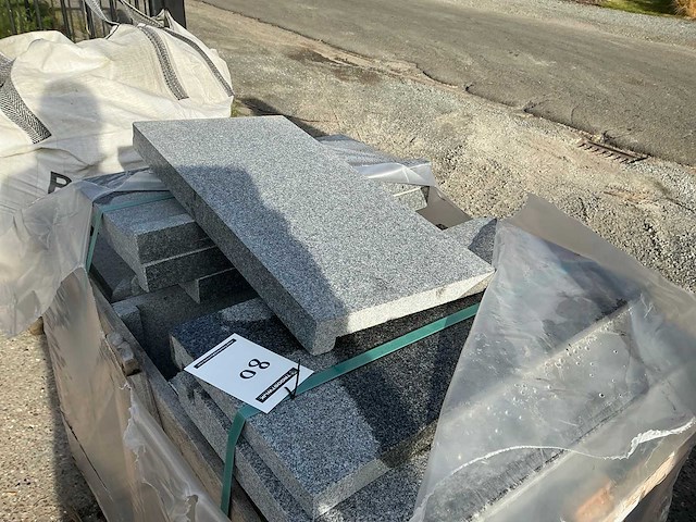 Pepperino dark zwembadboordsteen ca 28,8 lm - afbeelding 1 van  5