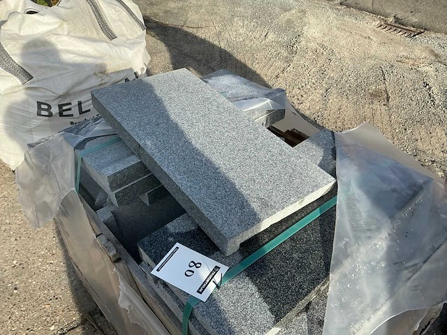 Pepperino dark zwembadboordsteen ca 28,8 lm - afbeelding 2 van  5