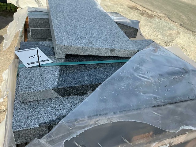 Pepperino dark zwembadboordsteen ca 28,8 lm - afbeelding 3 van  5