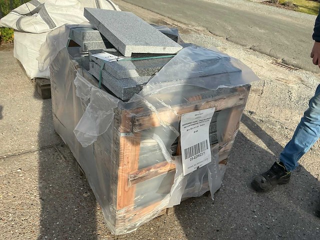 Pepperino dark zwembadboordsteen ca 28,8 lm - afbeelding 4 van  5