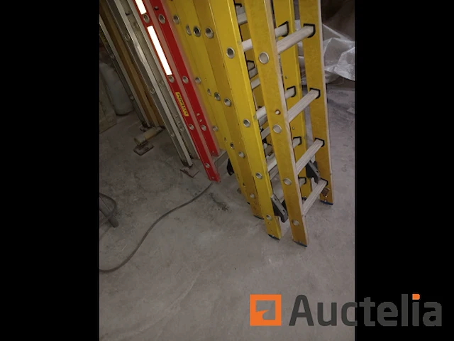 Perfect aluminium drievoudige ladder - afbeelding 3 van  6