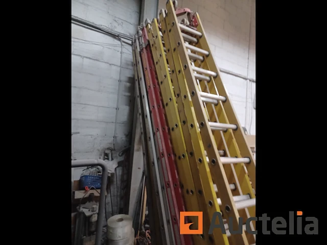 Perfect aluminium drievoudige ladder - afbeelding 4 van  6