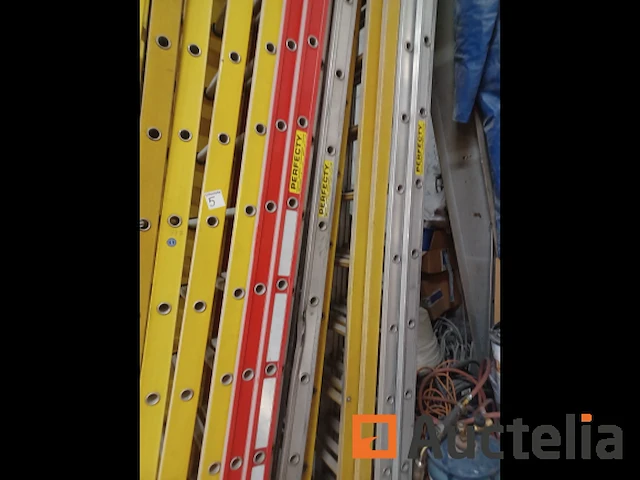 Perfect aluminium drievoudige ladder - afbeelding 5 van  6