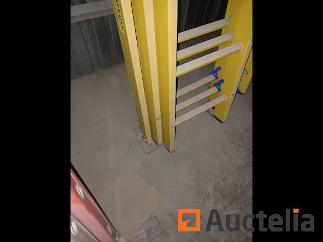 Perfecte driedubbele aluminium ladder - afbeelding 2 van  3