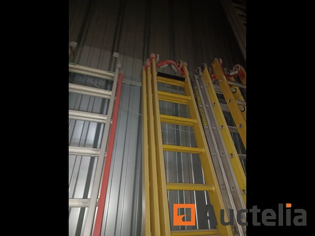 Perfecte driedubbele aluminium ladder - afbeelding 3 van  3