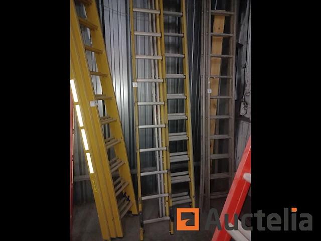 Perfecte driedubbele aluminium ladder - afbeelding 2 van  3