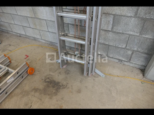 Perfecty aluminium ladder met drievoudig element - afbeelding 1 van  6