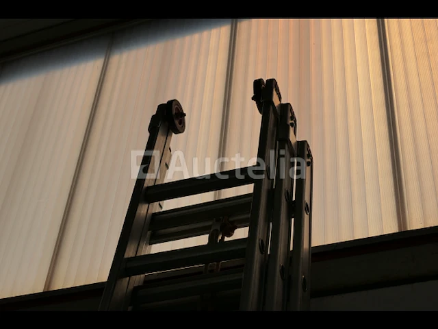 Perfecty aluminium ladder met drievoudig element - afbeelding 2 van  6