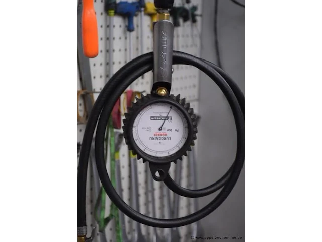 Persluchtslang op muurhaspel nederman, compl met volumemeter - afbeelding 2 van  2