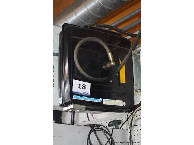 Persluchtslang op muurhaspel nederman, compl met volumemeter - afbeelding 1 van  2