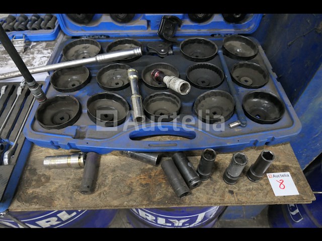 Persluchtslanghaspel, sleutels en diverse accessoires - afbeelding 1 van  7